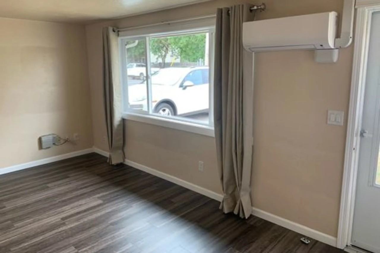 203 Broad St S - Photo 3 of 8