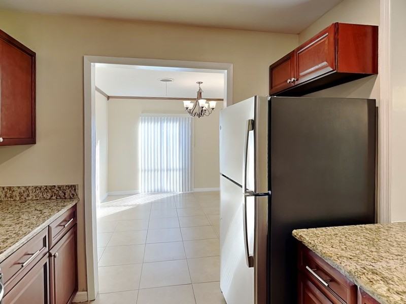 2512 Sea Breeze Ct - Photo 5 of 34