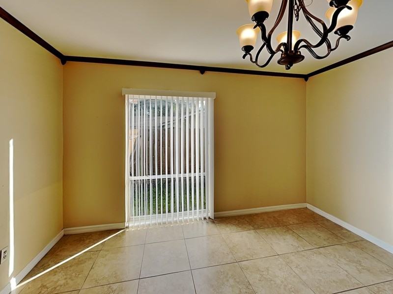 2512 Sea Breeze Ct - Photo 6 of 34