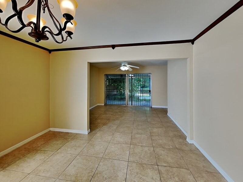 2512 Sea Breeze Ct - Photo 7 of 34