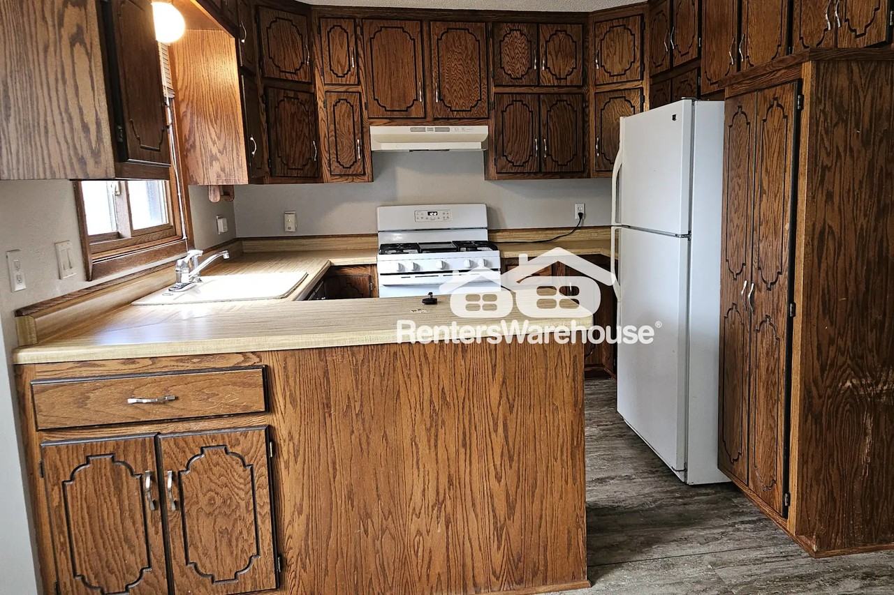 16184 Jamaica Ave - Photo 2 of 12