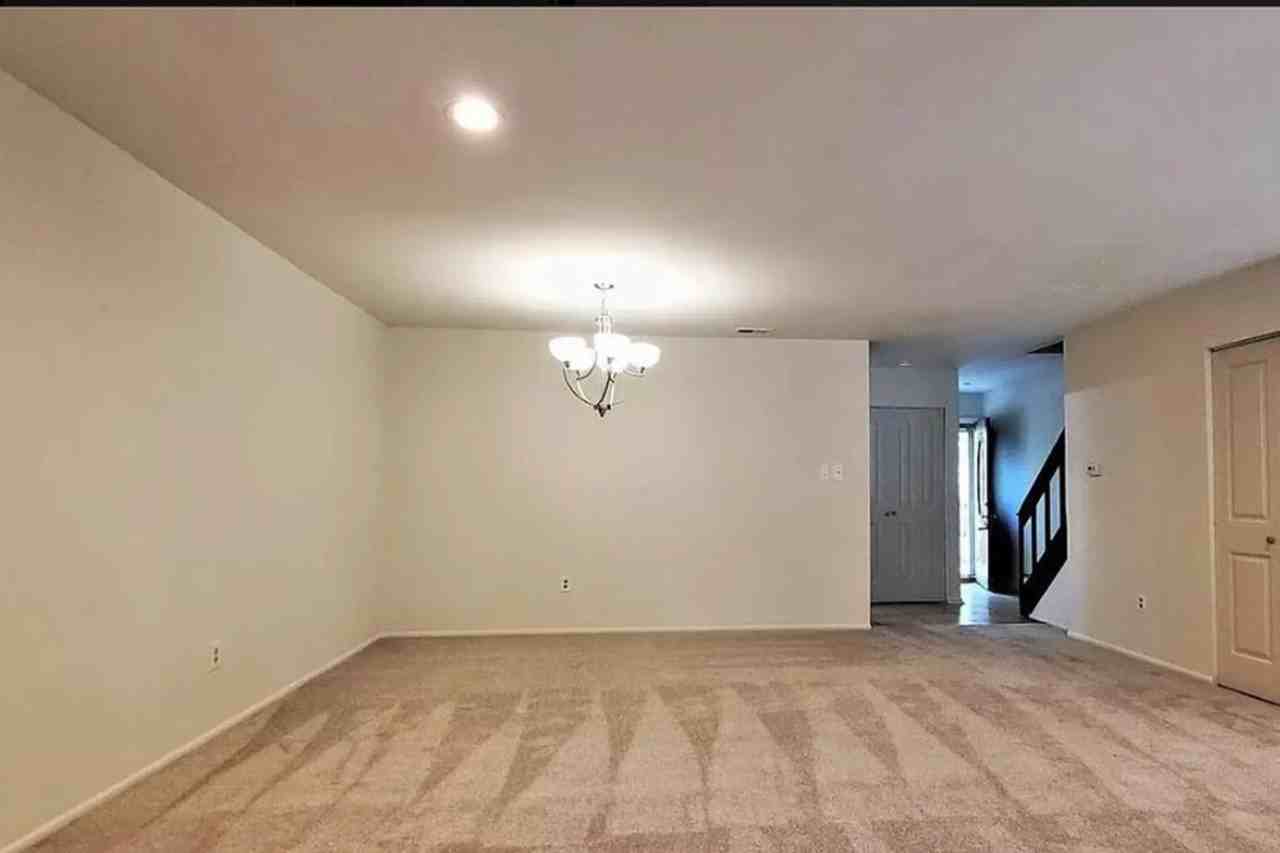 1605 Bromley Est - Photo 2 of 18