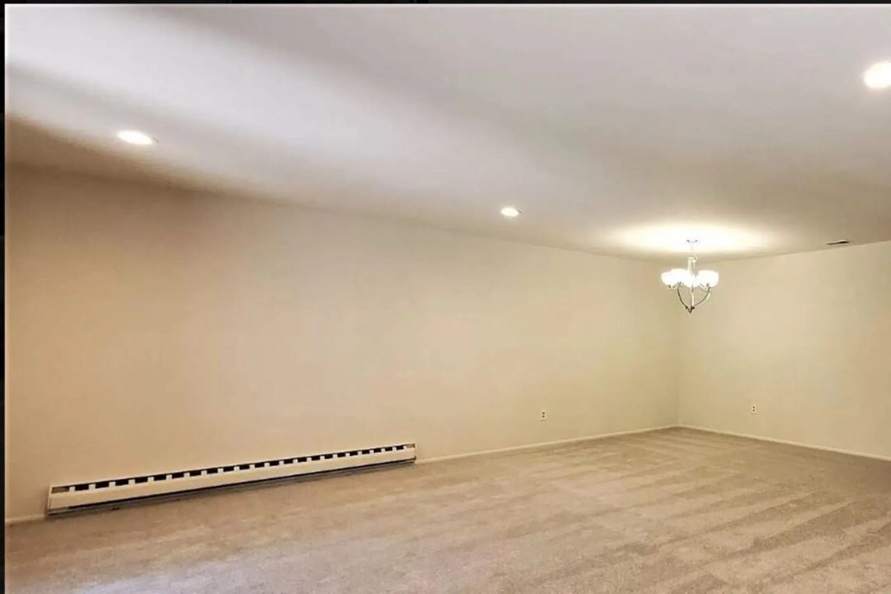 1605 Bromley Est - Photo 3 of 18