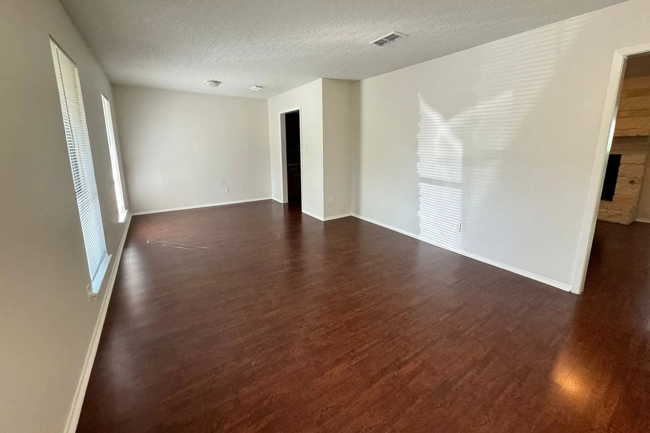 6629 Greensboro Dr - Photo 3 of 17