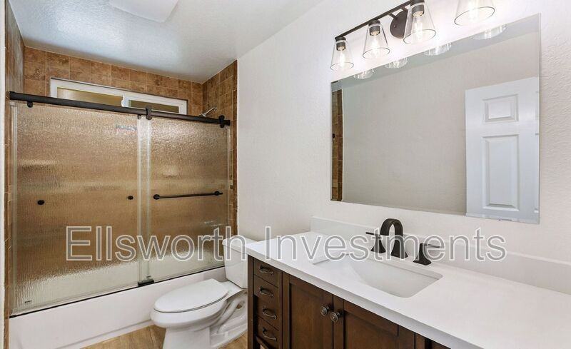 10195 Bluestone Ct - Photo 3 of 20