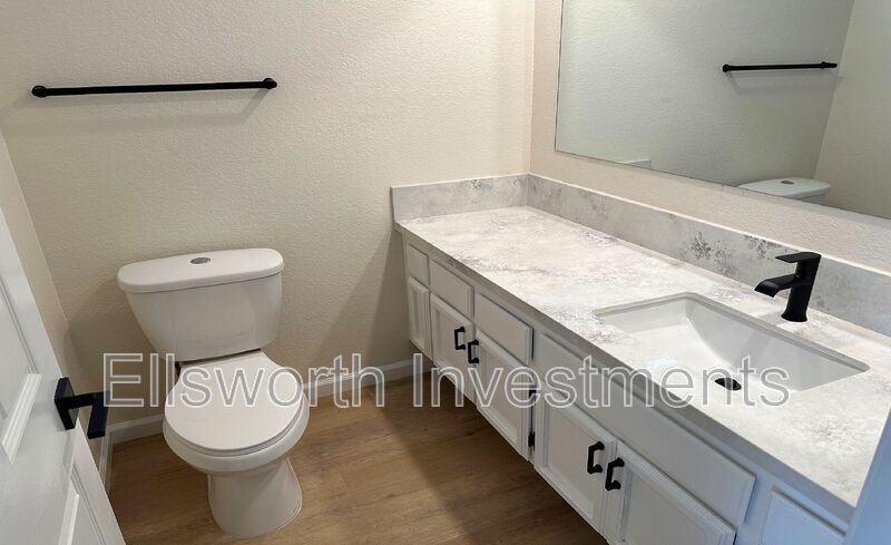 10195 Bluestone Ct - Photo 7 of 20