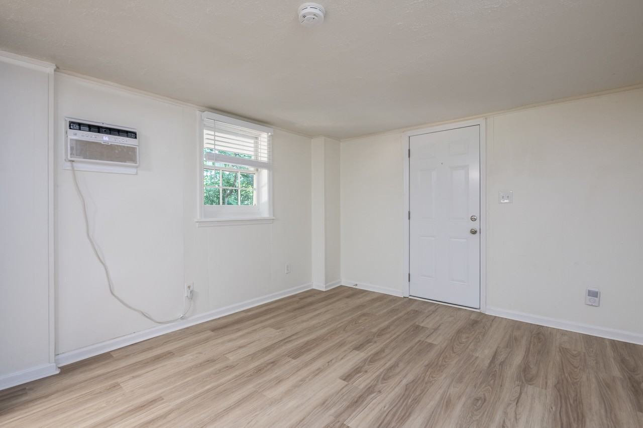 3454 Rockbridge Rd #C - Photo 4 of 10