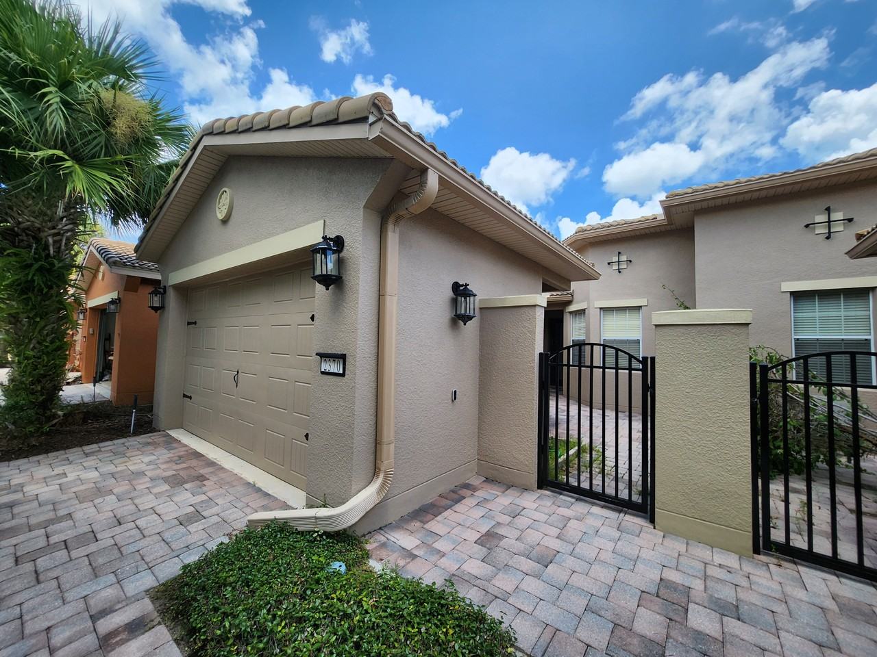 2370 Palm Tree Dr - Photo 2 of 22