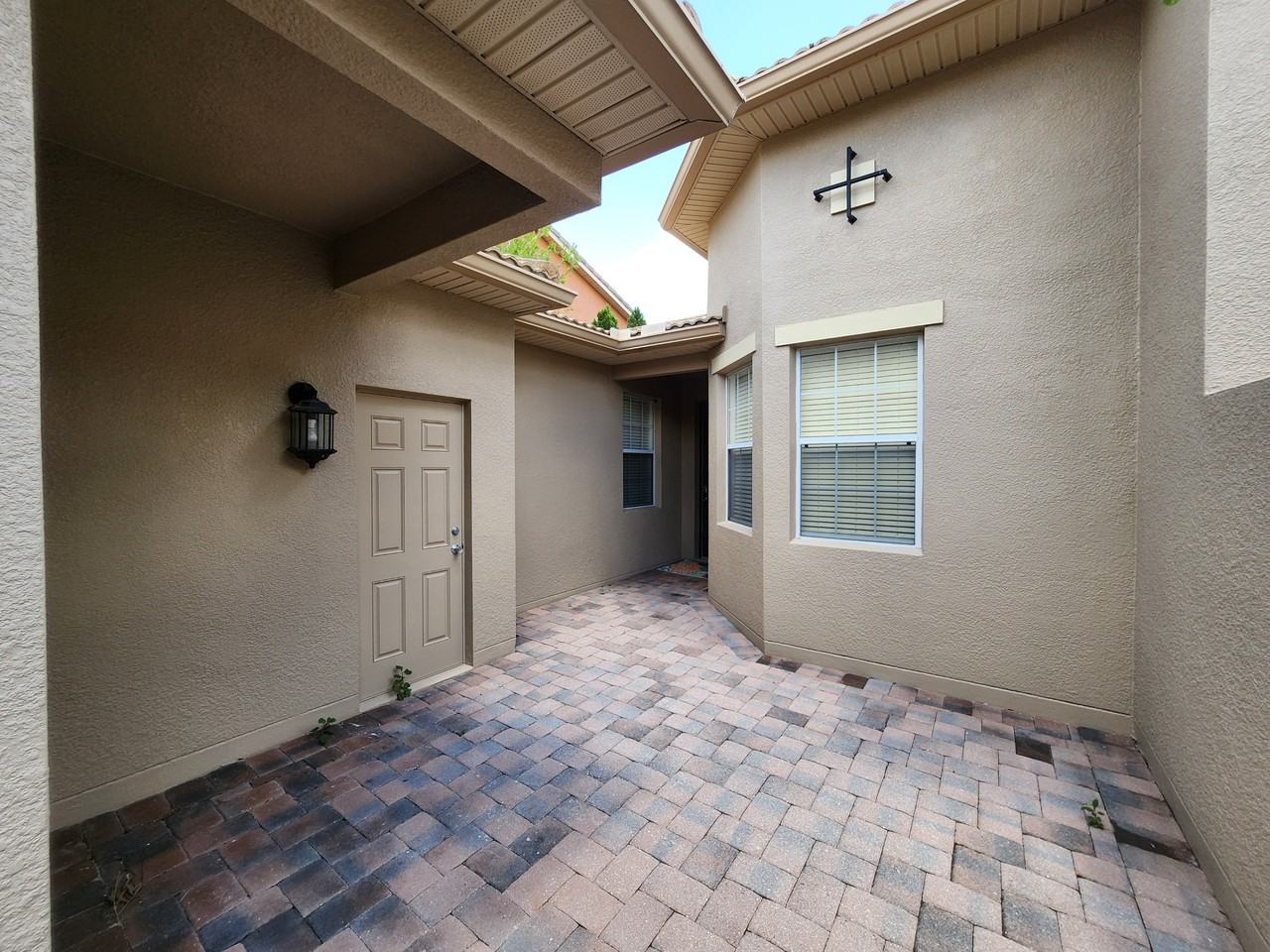 2370 Palm Tree Dr - Photo 3 of 22