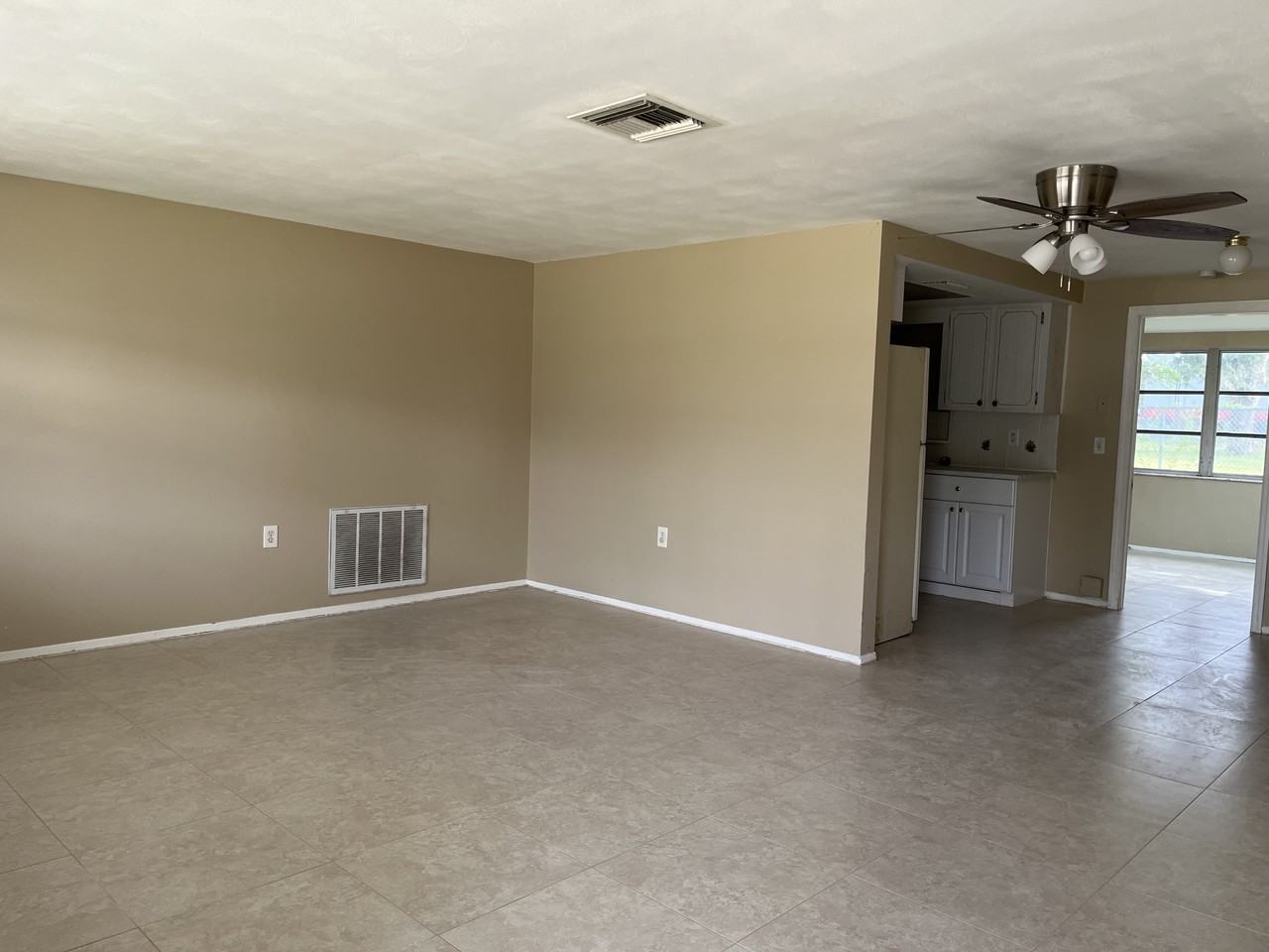 5245 Drift Tide Dr - Photo 2 of 15