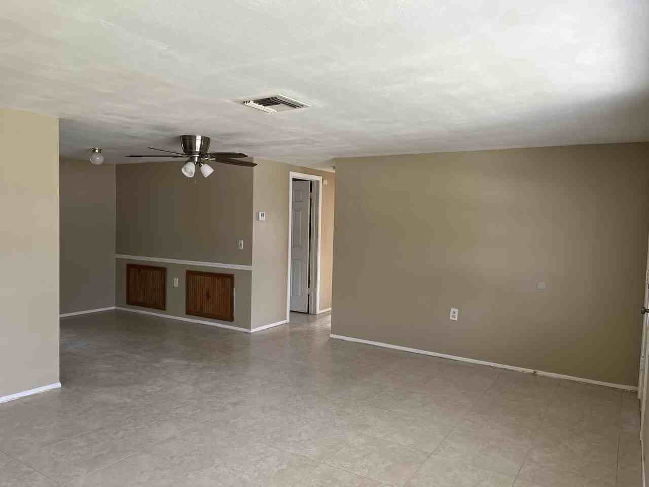 5245 Drift Tide Dr - Photo 3 of 15