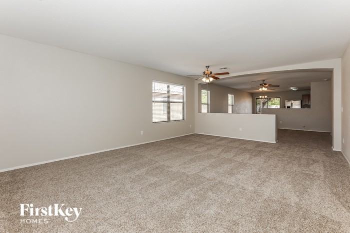 2818 W Hayden Peak Dr - Photo 2 of 16