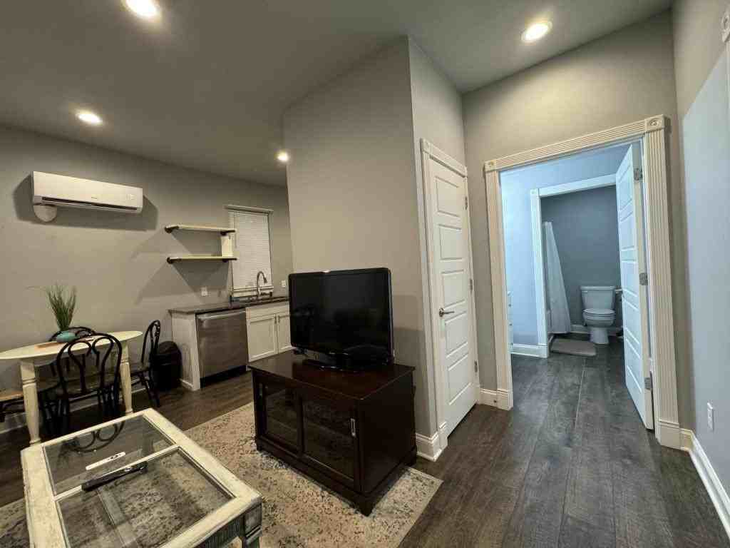 1623 N Jefferson Ave #B - Photo 7 of 15