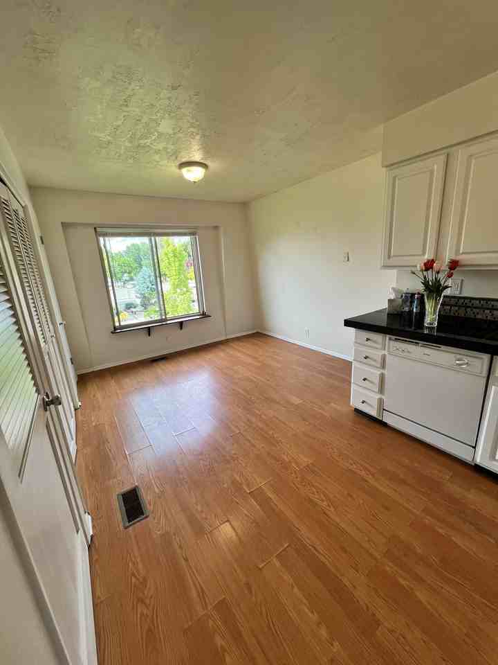 4570 S 200 E #12B - Photo 7 of 9