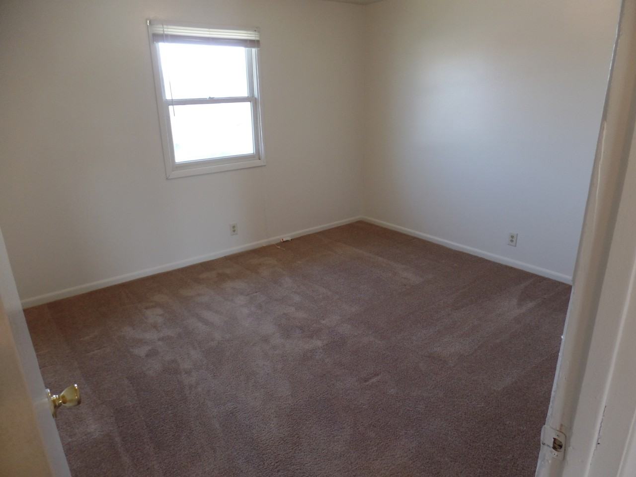 Williamsburg Apartment Homes LLC - Photo 3 of 18