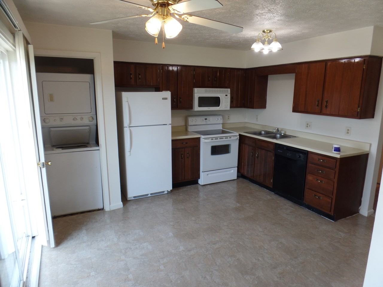 Williamsburg Apartment Homes LLC - Photo 5 of 18