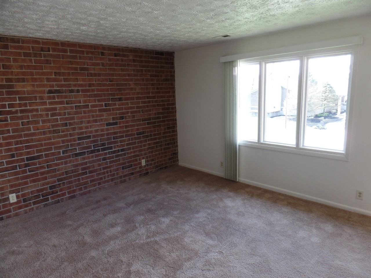Williamsburg Apartment Homes LLC - Photo 6 of 18