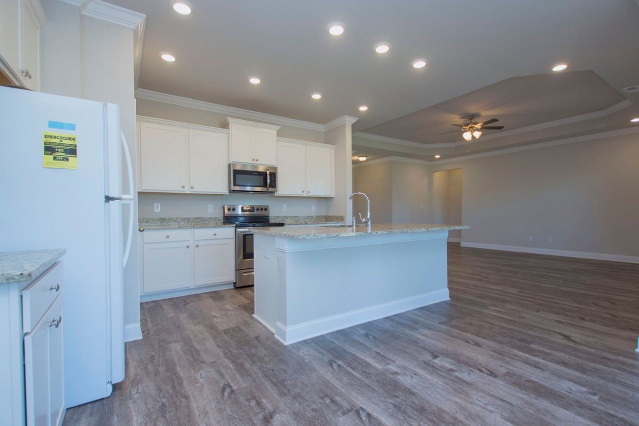 107 Richard Rd - Photo 7 of 38