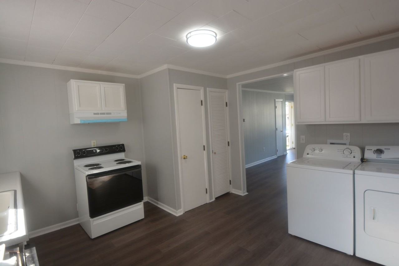 225 N Union St - Photo 4 of 16