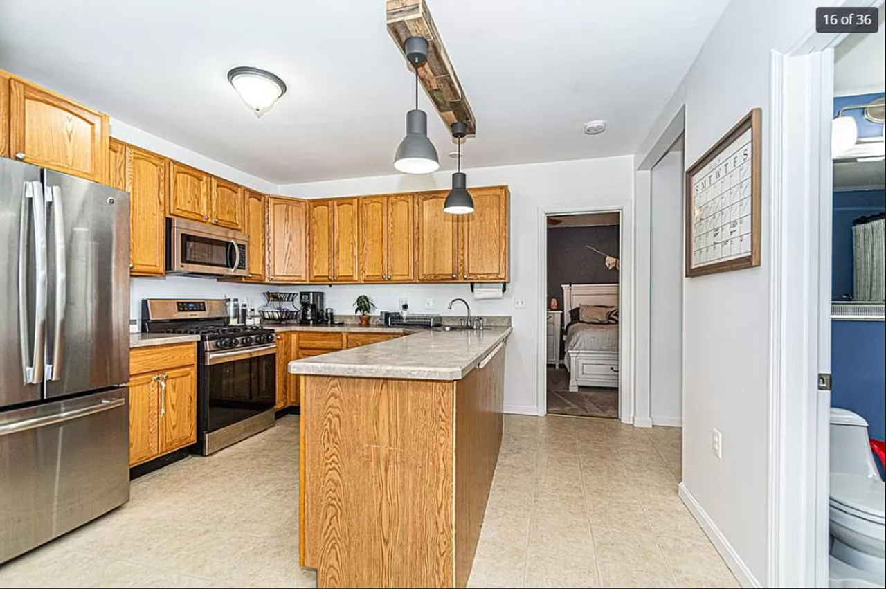 243 Stackpole St - Photo 2 of 11