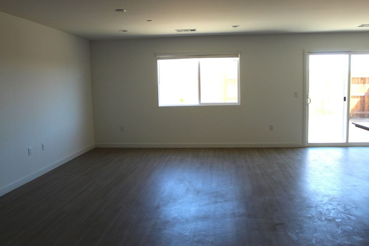 818 Byron Bay Dr - Photo 3 of 21