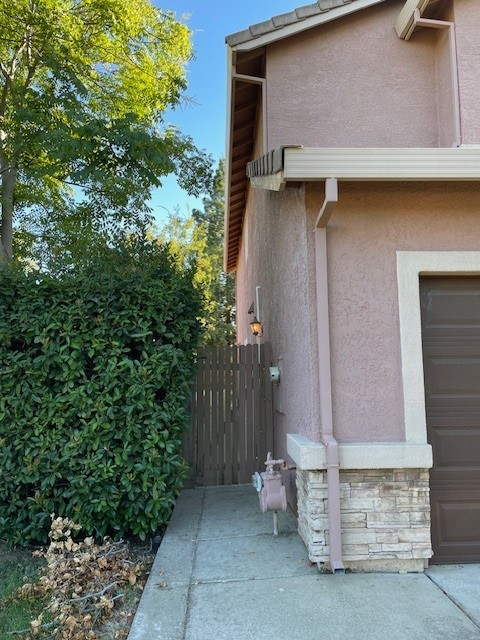 1445 Farrell Ct - Photo 2 of 10