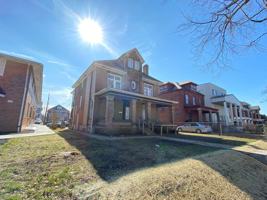 featured image of 165 E 12th Ave