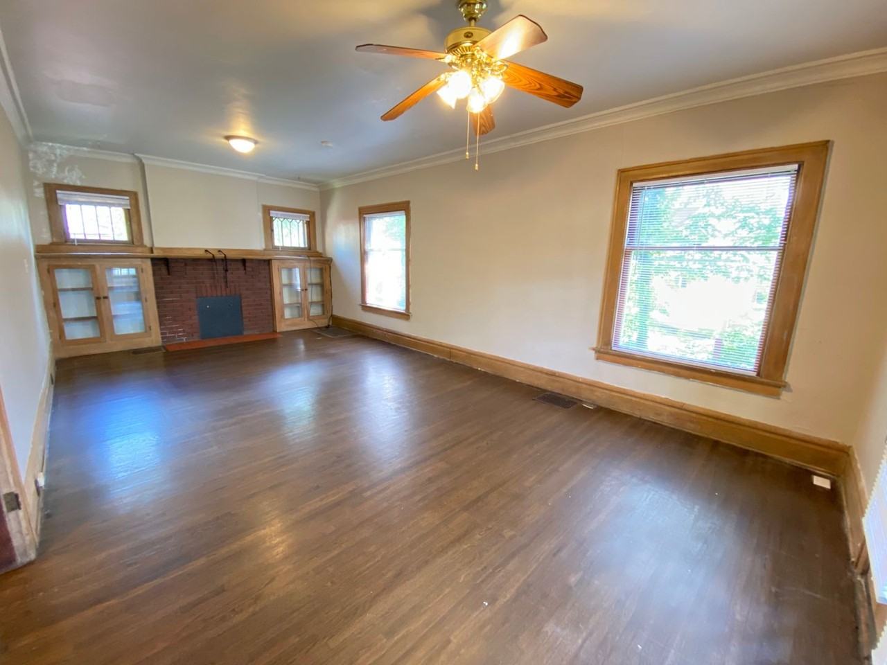 2084 Waldeck Ave - Photo 2 of 15