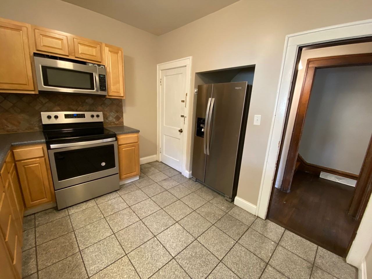 2084 Waldeck Ave - Photo 6 of 15