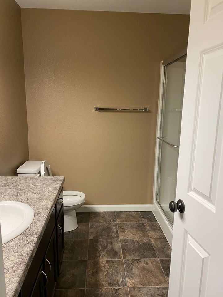 901 Bremner Ave - Photo 5 of 15