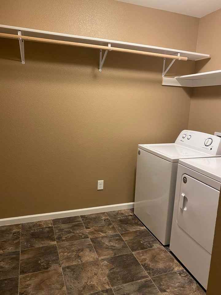 901 Bremner Ave - Photo 7 of 15