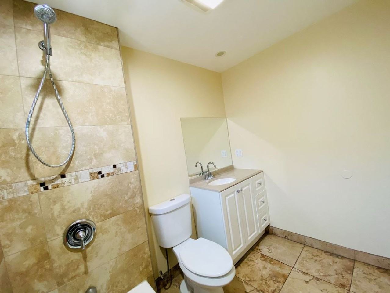 204 N Spring Ave #B - Photo 2 of 12