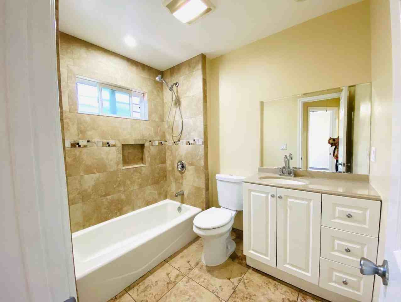 204 N Spring Ave #B - Photo 3 of 12