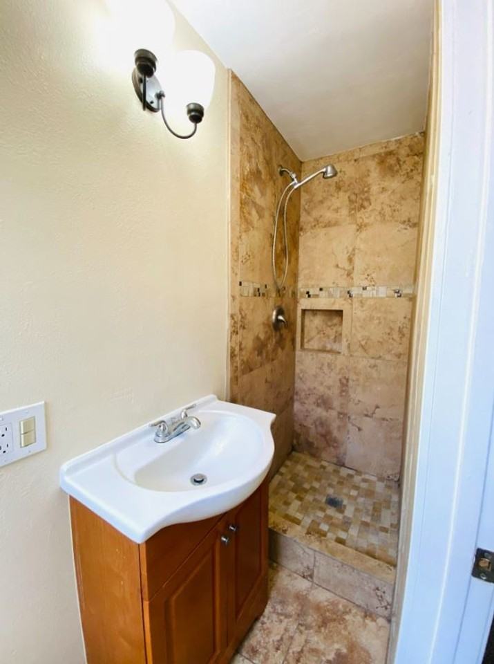 204 N Spring Ave #B - Photo 4 of 12