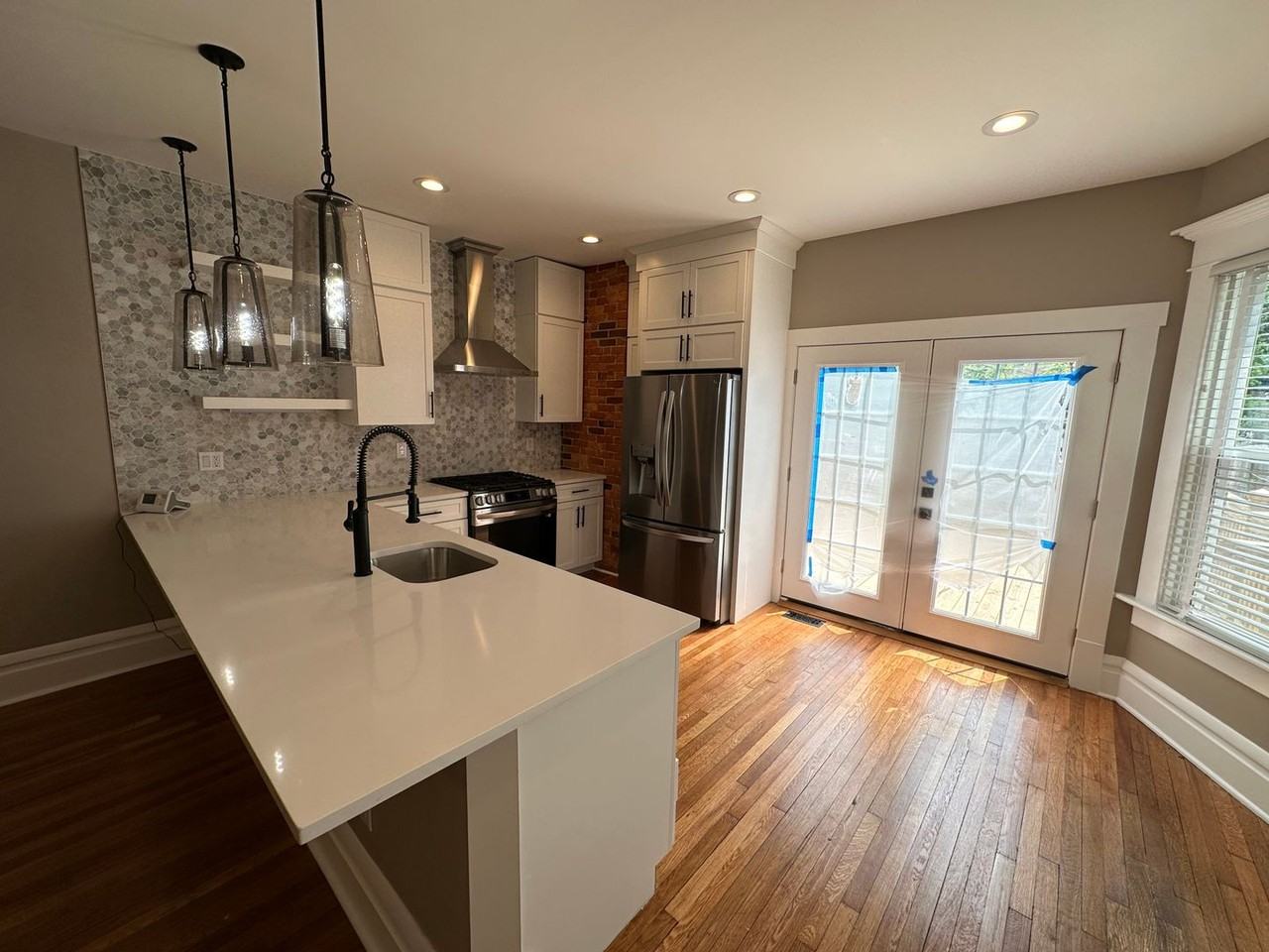 1462 Indianola Ave - Photo 5 of 33