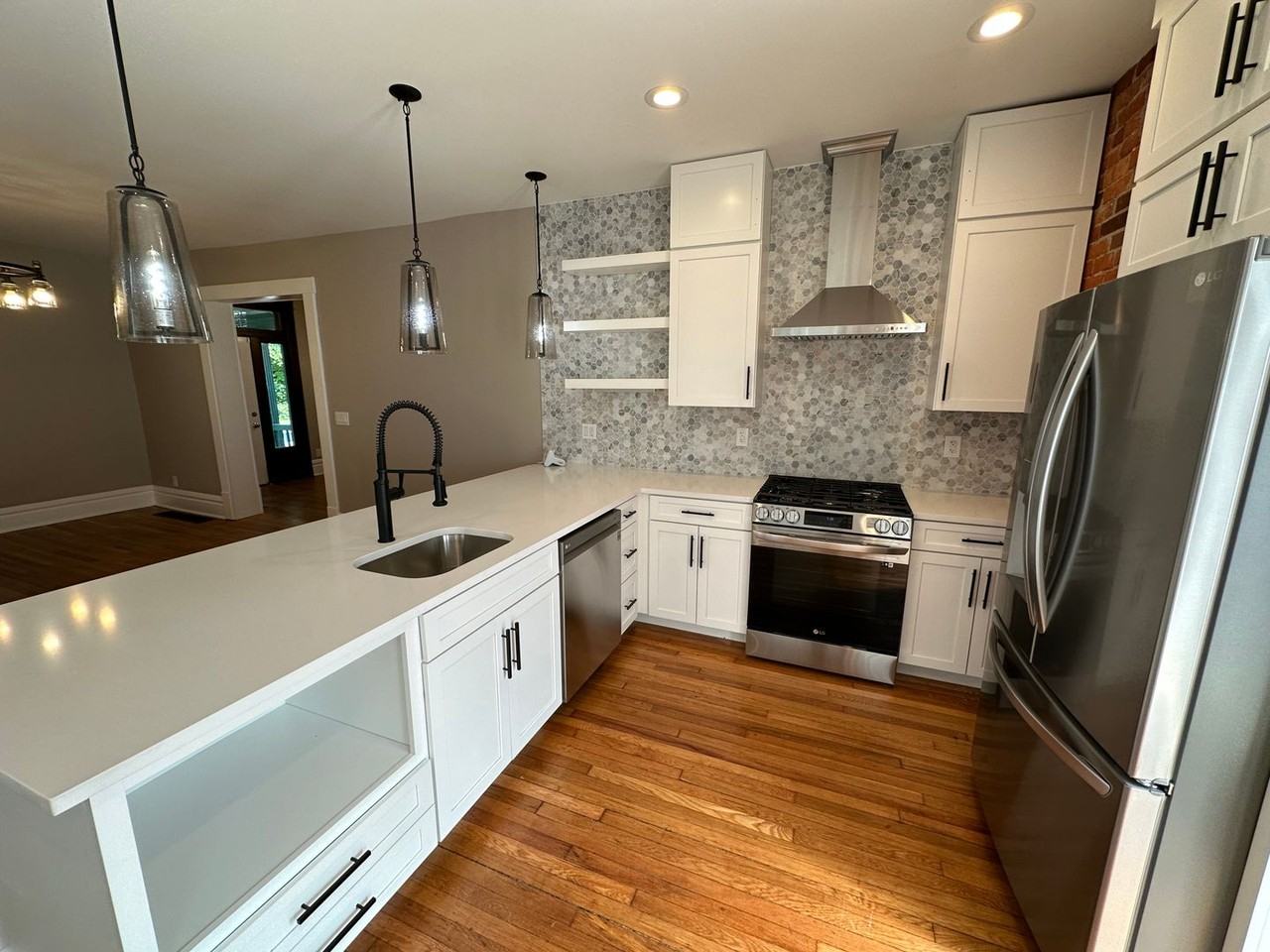 1462 Indianola Ave - Photo 7 of 33