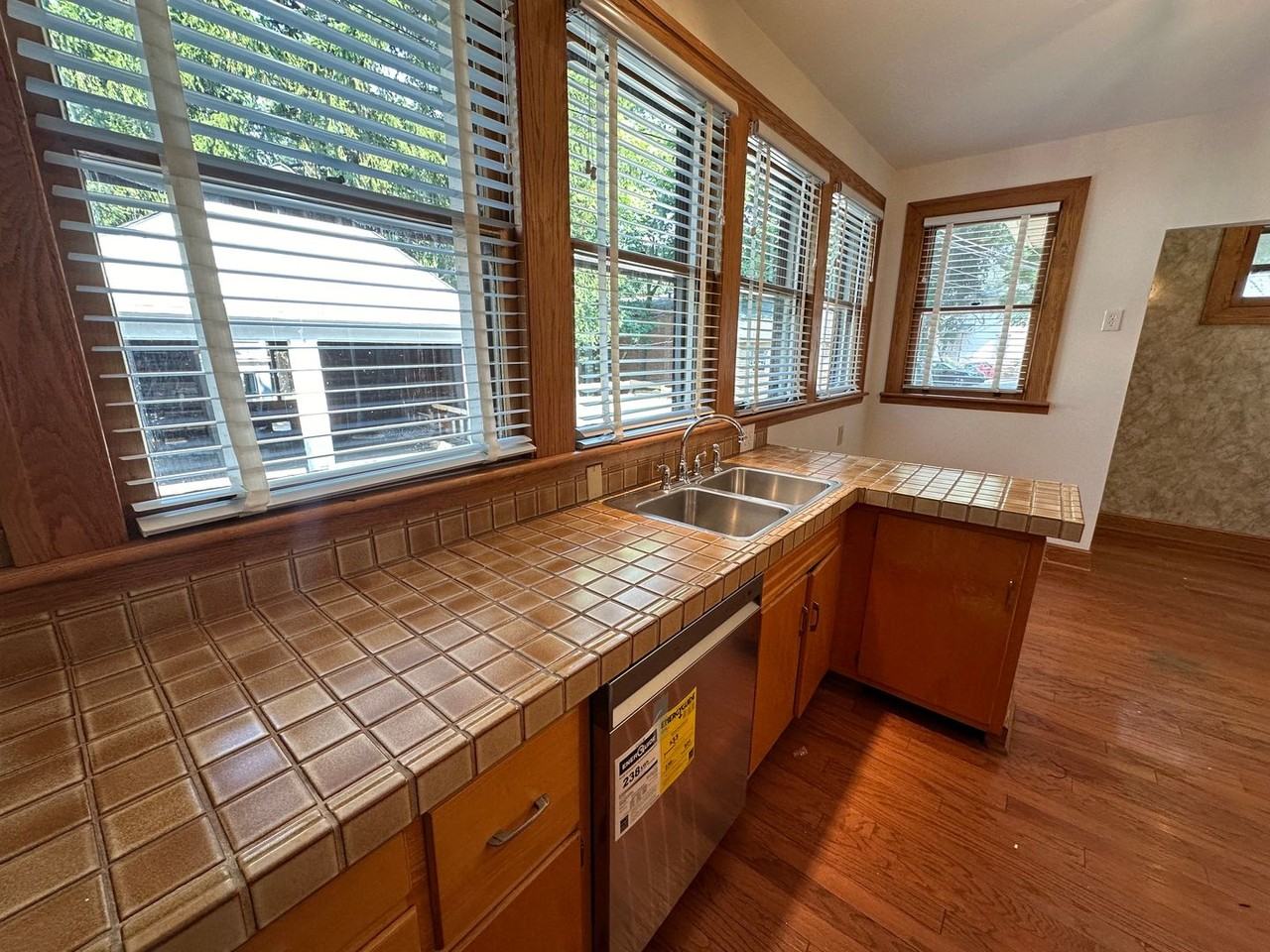 230 E 18th Ave - Photo 5 of 25