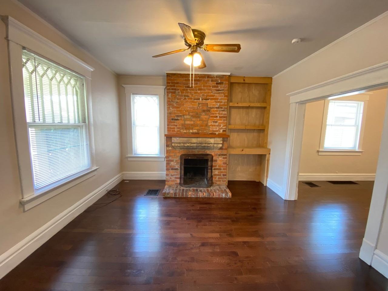 124 E Norwich Ave - Photo 3 of 14