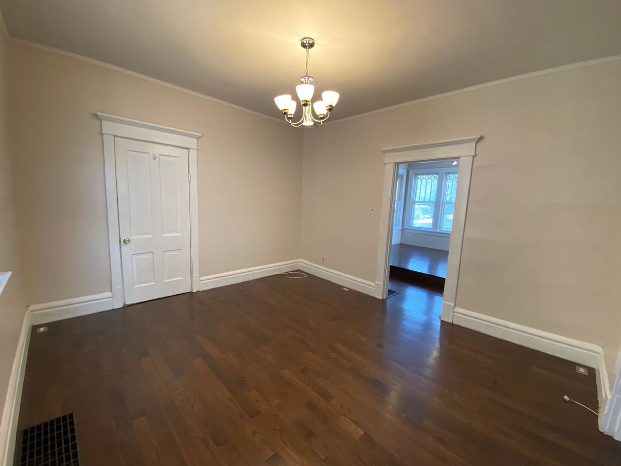 124 E Norwich Ave - Photo 5 of 14