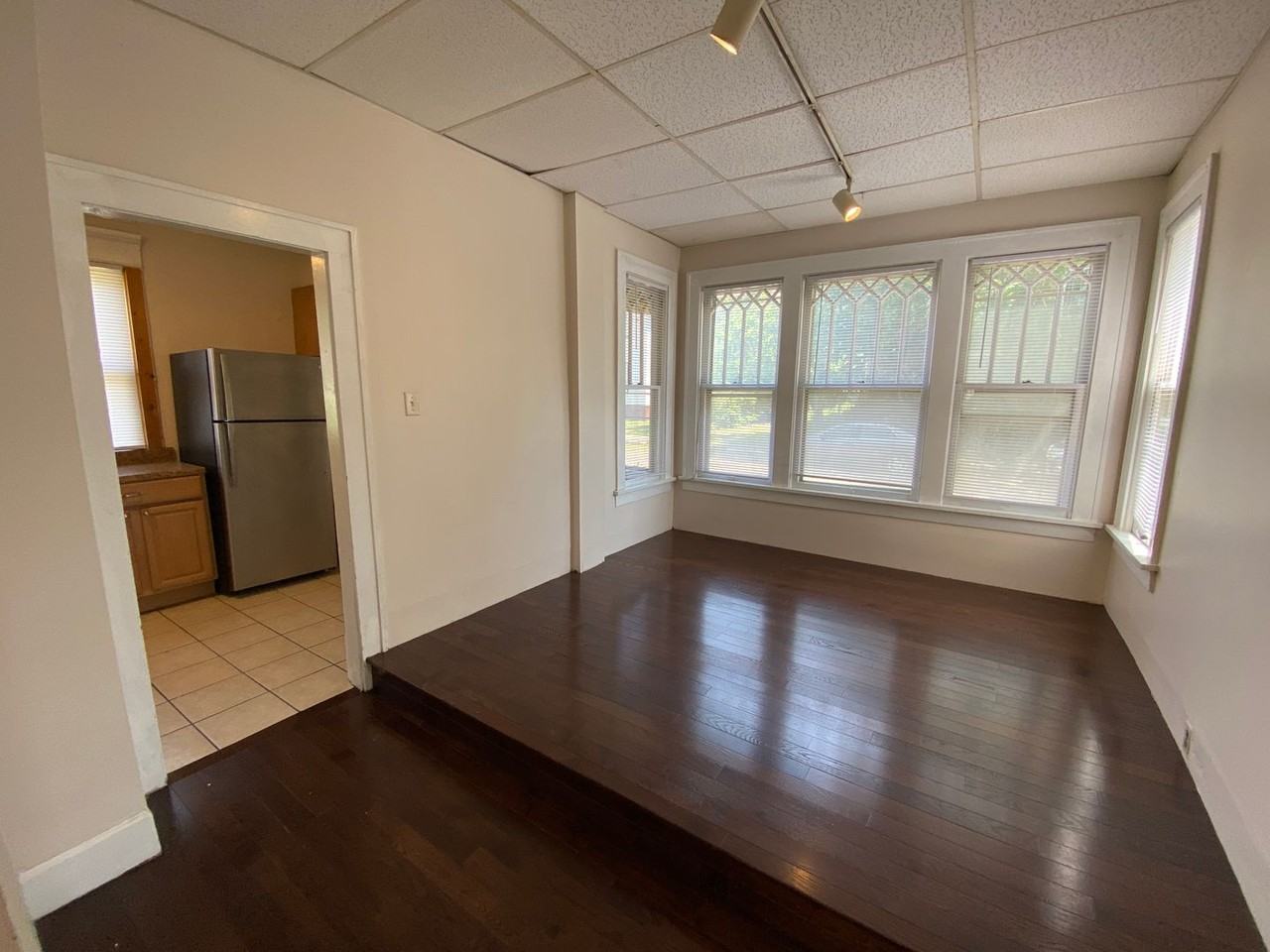 124 E Norwich Ave - Photo 6 of 14