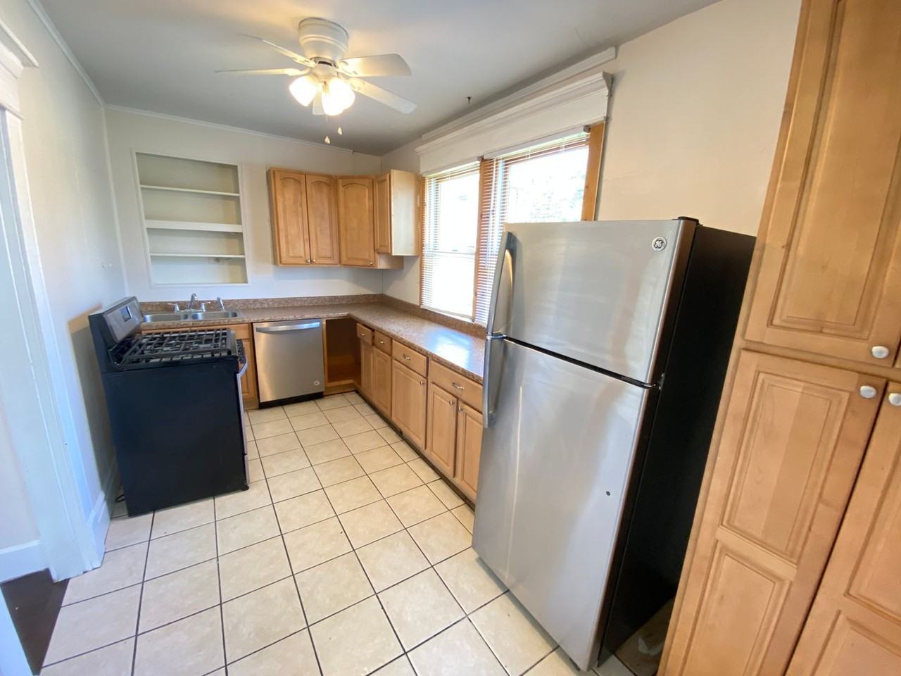 124 E Norwich Ave - Photo 7 of 14