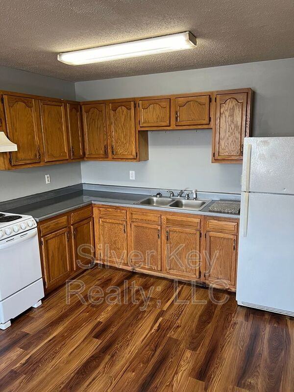 811 Hwy - Photo 2 of 9