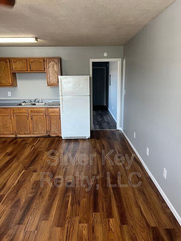 811 Hwy - Photo 3 of 9