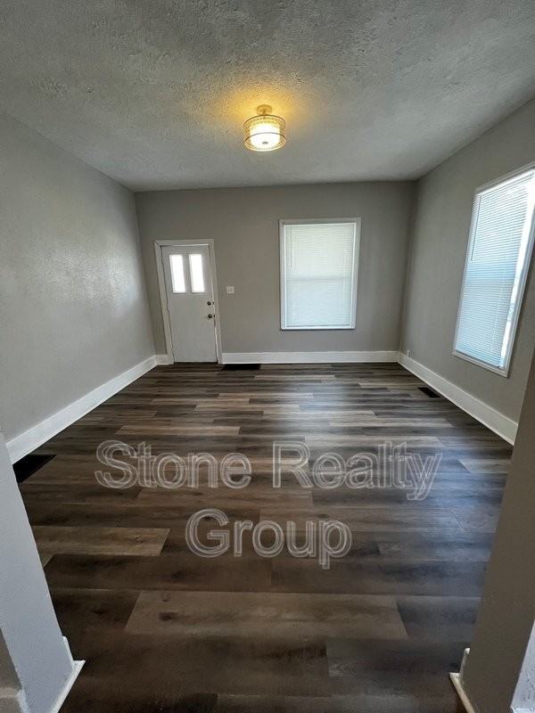 1913 N 13th St - Photo 2 of 10