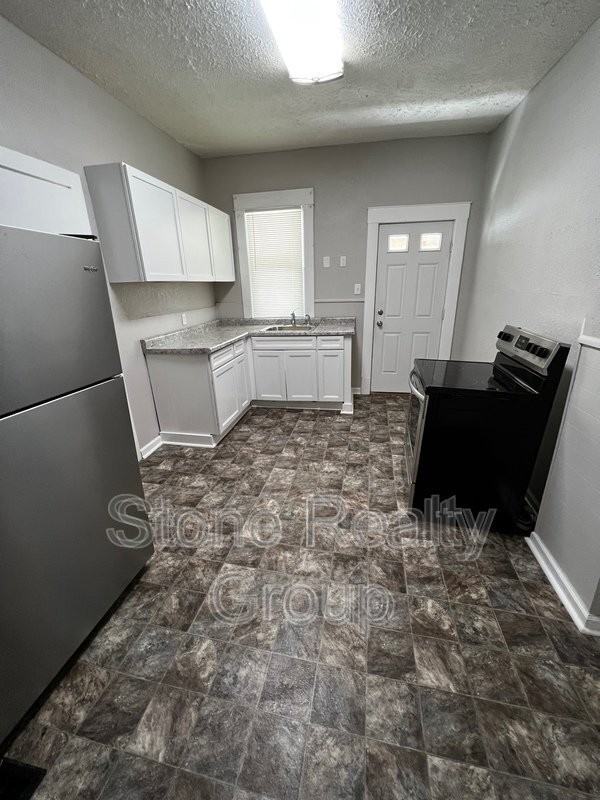 1913 N 13th St - Photo 4 of 10