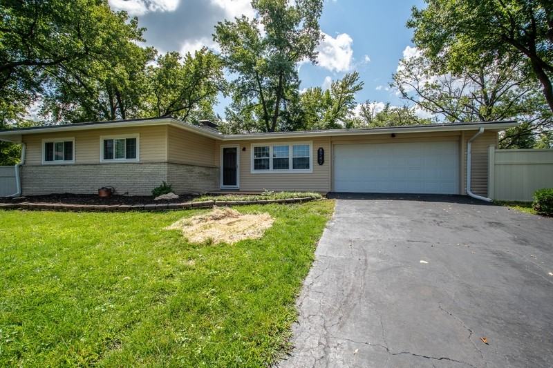 8747 Kathy Ct - Photo 2 of 33