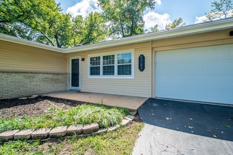 8747 Kathy Ct - Photo 3 of 33