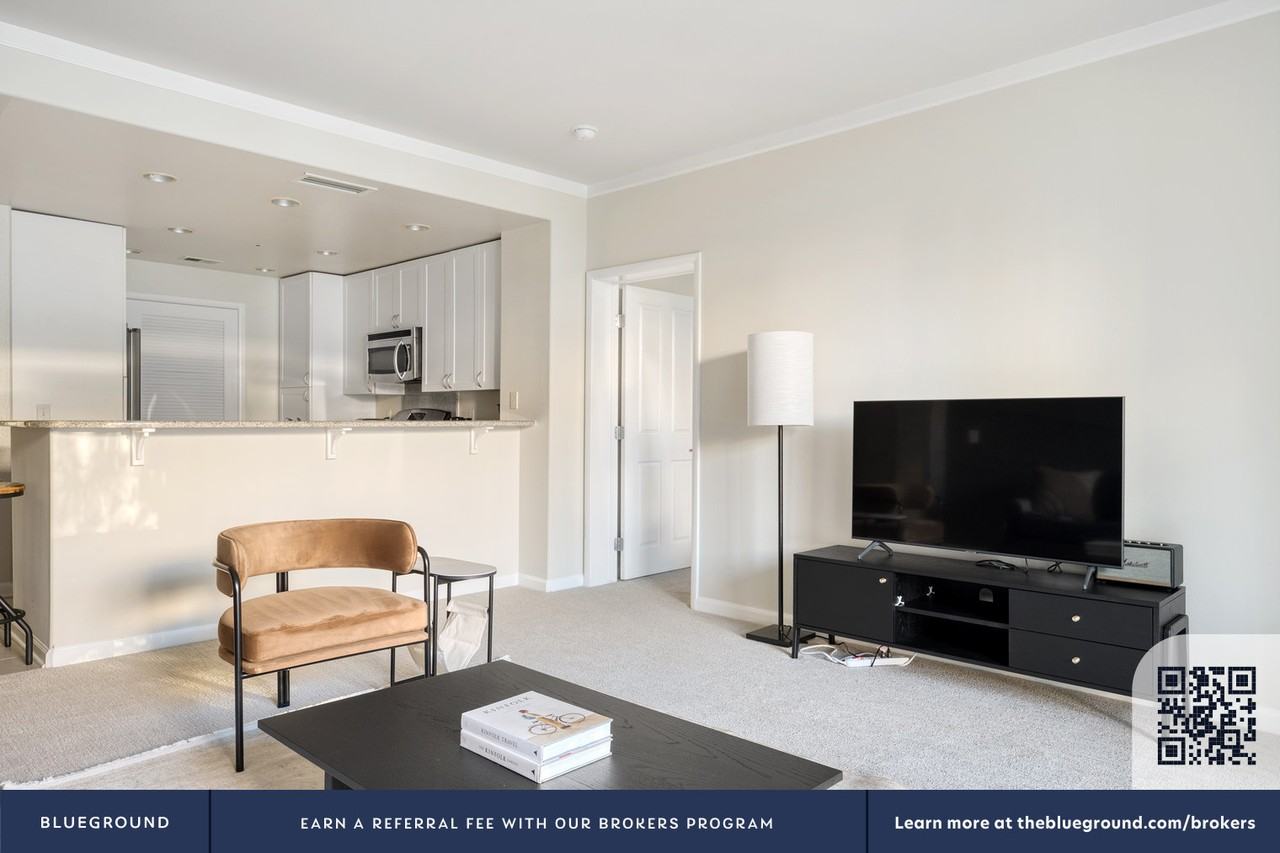 338 South Fremont Street - Photo 5 of 39