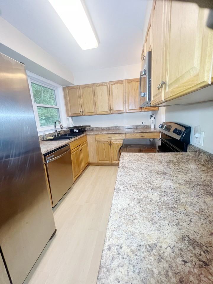 111 Lyme Rd #2ndFL - Photo 3 of 20