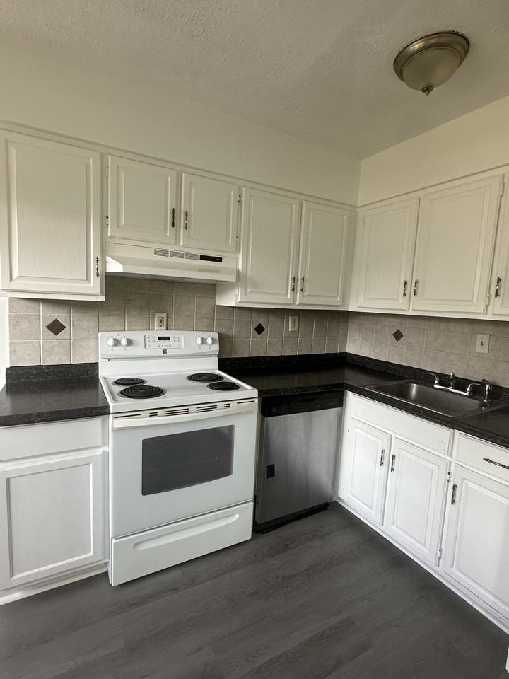 107 Washington Ct - Photo 2 of 15